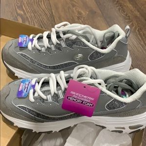 NWT, Sketchers Air-Cooled Memory Foam Sneakers